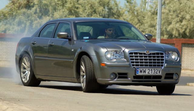 Opinie Chrysler 300C: Jaki silnik wybrać, aby uniknąć problemów? Opinie Chrysler 300C: Jaki silnik wybrać, aby uniknąć problemów?