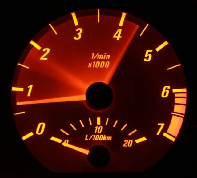 Jakie obroty silnika benzynowego na autostradzie zapewnią oszczędność? Jakie obroty silnika benzynowego na autostradzie zapewnią oszczędność?