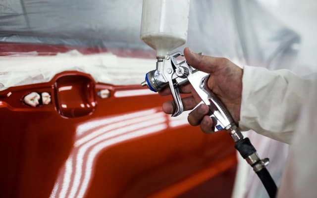 Ile schnie lakier samochodowy? Czas schnięcia w zależności od rodzaju i warunków Ile schnie lakier samochodowy? Czas schnięcia w zależności od rodzaju i warunków