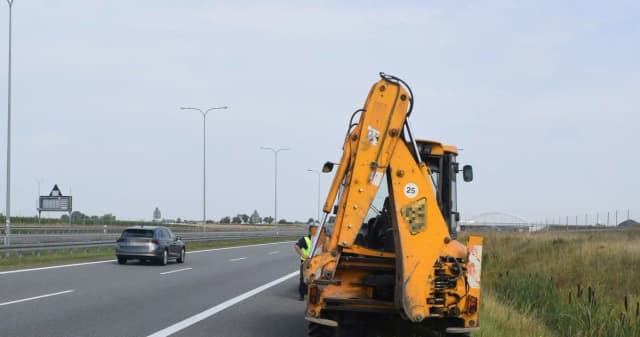 Jaki pojazd nie może wjechać na autostradę? Poznaj zasady i przepisy! Jaki pojazd nie może wjechać na autostradę? Poznaj zasady i przepisy!