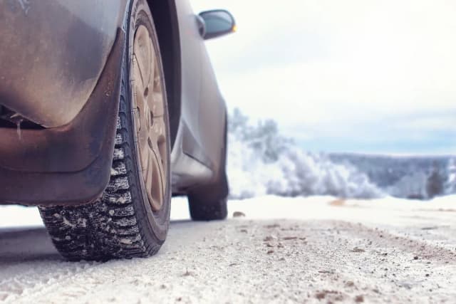 Kiedy zmieniać opony na letnie? Uniknij mandatu i niebezpieczeństw na drodze! Kiedy zmieniać opony na letnie? Uniknij mandatu i niebezpieczeństw na drodze!