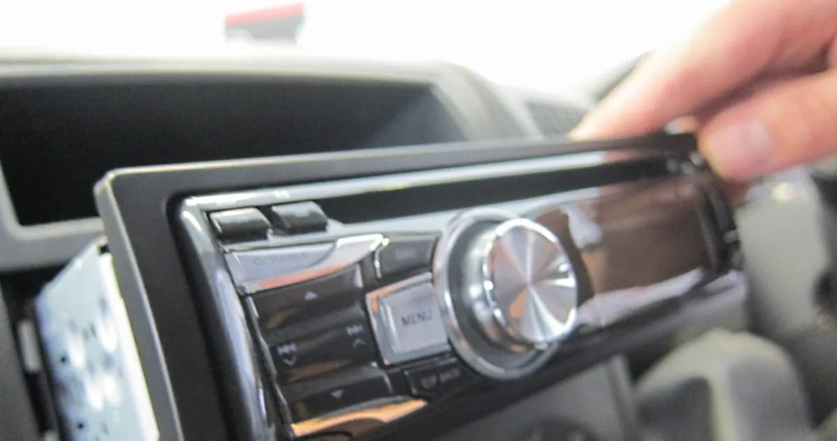 Jak uruchomić radio samochodowe bez kodu? Proste metody na pomoc w problemie Jak uruchomić radio samochodowe bez kodu? Proste metody na pomoc w problemie