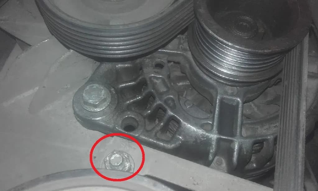 Jak łatwo i bezpiecznie wyjąć alternator w VW Golf 4 – krok po kroku Jak łatwo i bezpiecznie wyjąć alternator w VW Golf 4 – krok po kroku