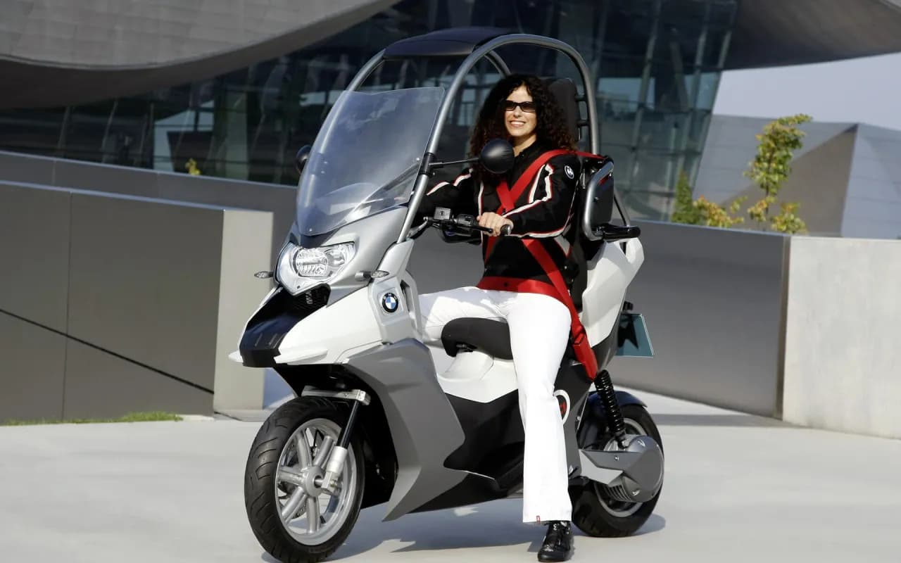 Motocykle z pasami bezpieczeństwa: kontrowersje i innowacje w ochronie jazdy Motocykle z pasami bezpieczeństwa: kontrowersje i innowacje w ochronie jazdy