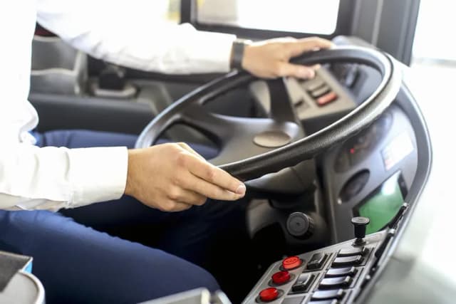Czy kierowca autobusu może sprawdzać bilety? Oto co musisz wiedzieć Czy kierowca autobusu może sprawdzać bilety? Oto co musisz wiedzieć