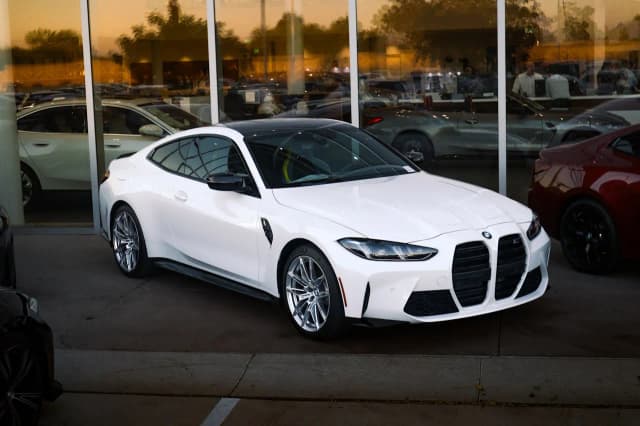 Jak wybrać najlepszego dealera BMW? Kluczowe wskazówki przed zakupem Jak wybrać najlepszego dealera BMW? Kluczowe wskazówki przed zakupem