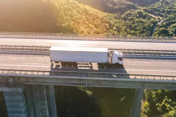 Dozwolona prędkość na autostradzie w Niemczech – co musisz wiedzieć, by uniknąć mandatu Dozwolona prędkość na autostradzie w Niemczech – co musisz wiedzieć, by uniknąć mandatu