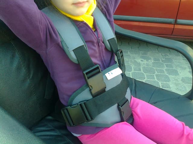 Pasy bezpieczeństwa dla dzieci – klucz do ich bezpieczeństwa w samochodzie Pasy bezpieczeństwa dla dzieci – klucz do ich bezpieczeństwa w samochodzie