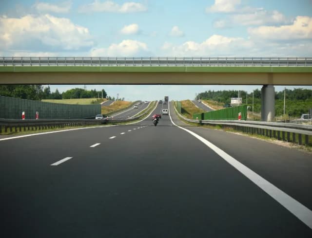 Czy na autostradzie A1 można płacić kartą? Sprawdź dostępne metody płatności! Czy na autostradzie A1 można płacić kartą? Sprawdź dostępne metody płatności!