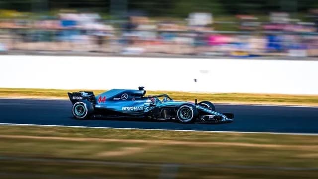 Jak zostać kierowcą F1? Kluczowe kroki do spełnienia marzeń wyścigowych Jak zostać kierowcą F1? Kluczowe kroki do spełnienia marzeń wyścigowych