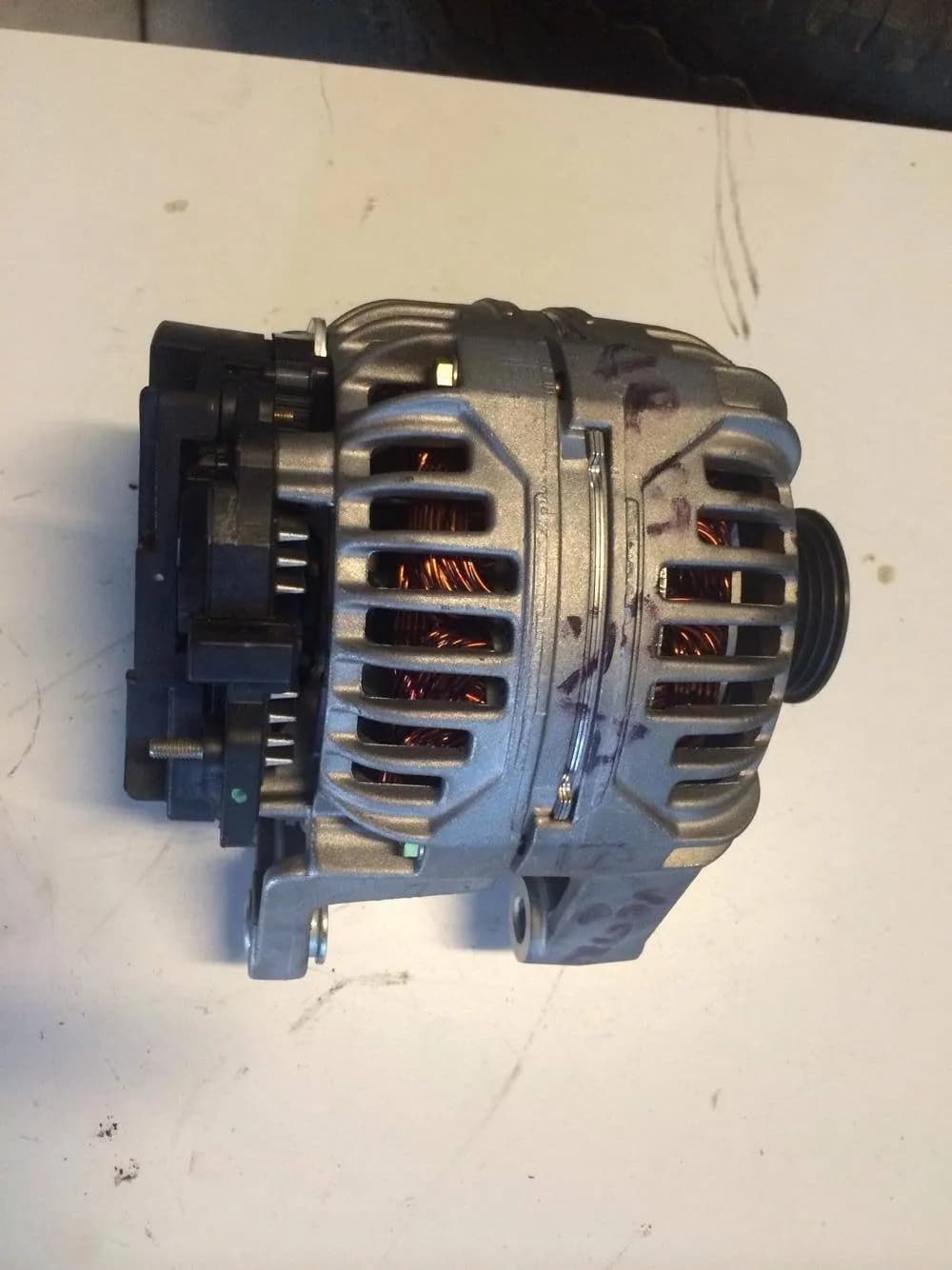 Jak łatwo i bezpiecznie wymontować alternator w Oplu Vectra B – krok po kroku Jak łatwo i bezpiecznie wymontować alternator w Oplu Vectra B – krok po kroku