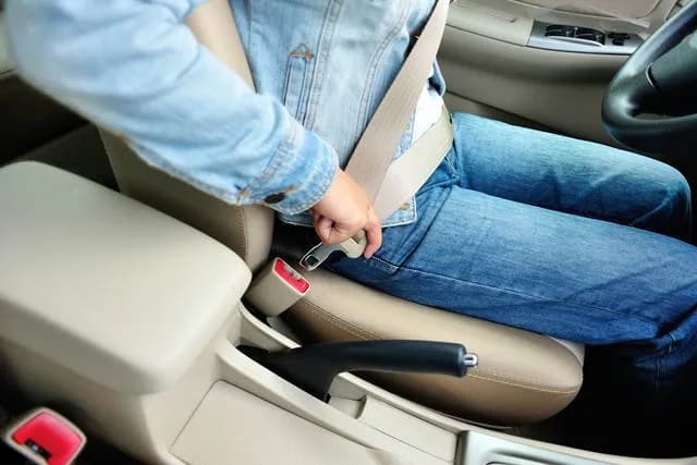 Jak 3 punktowe pasy bezpieczeństwa ratują życie i zmieniają pojazdy Jak 3 punktowe pasy bezpieczeństwa ratują życie i zmieniają pojazdy