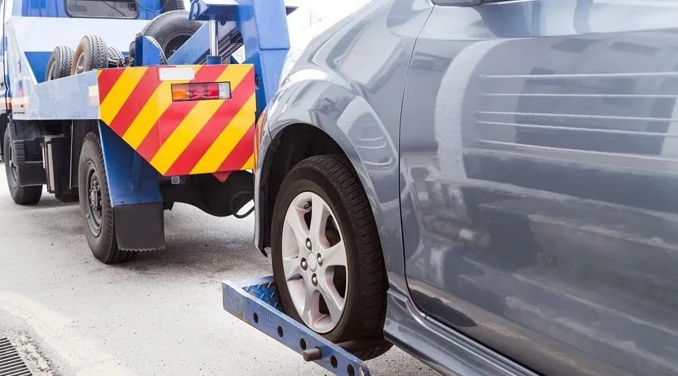 Czy można holować na autostradzie? Kluczowe przepisy i zasady bezpieczeństwa Czy można holować na autostradzie? Kluczowe przepisy i zasady bezpieczeństwa